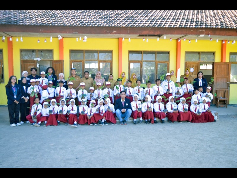 PENANAMAN POHON OLEH MAHASISWA UNIVERSITAS NEGRI MALANG TAHUN 2026